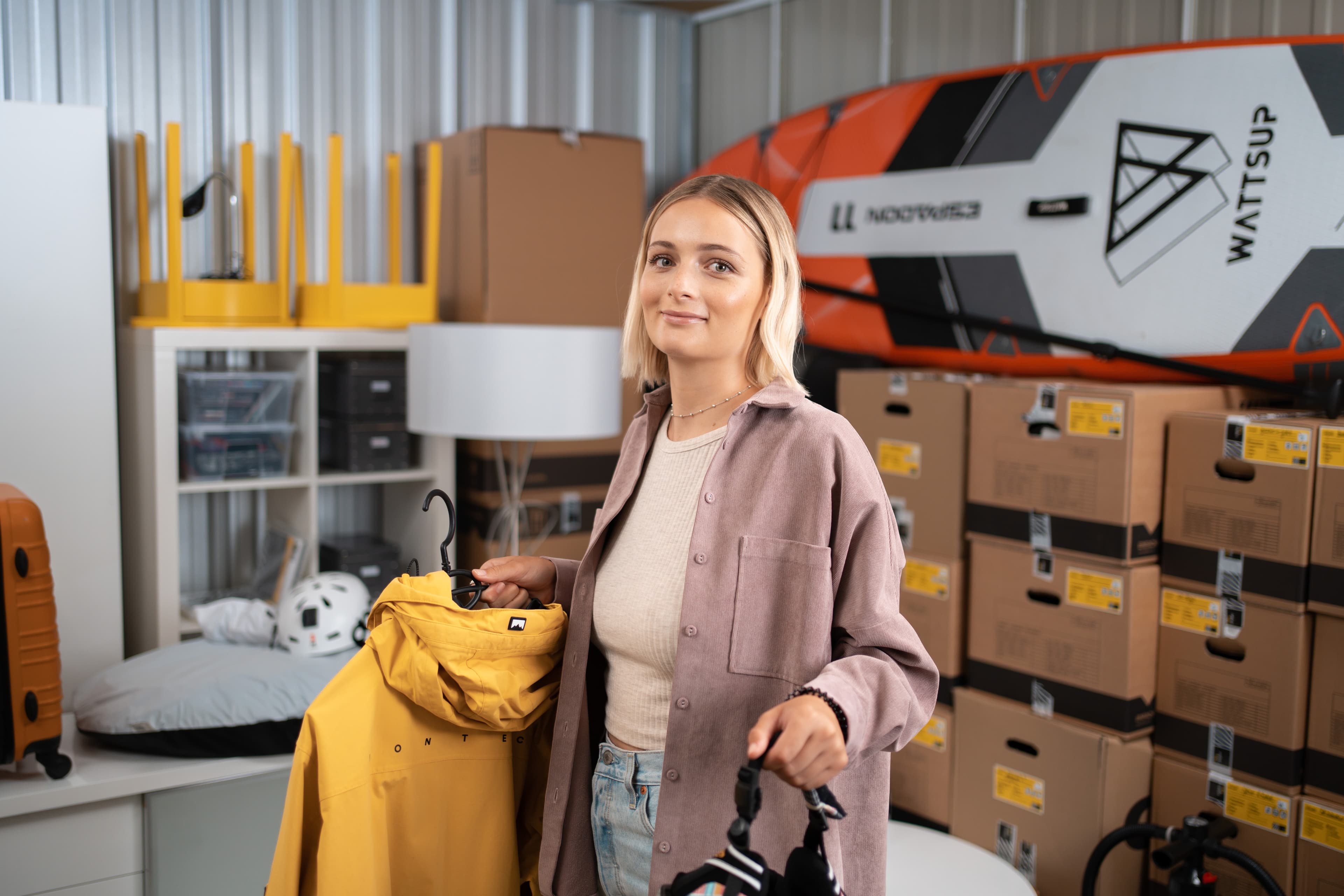 How to store clothes in a storage unit