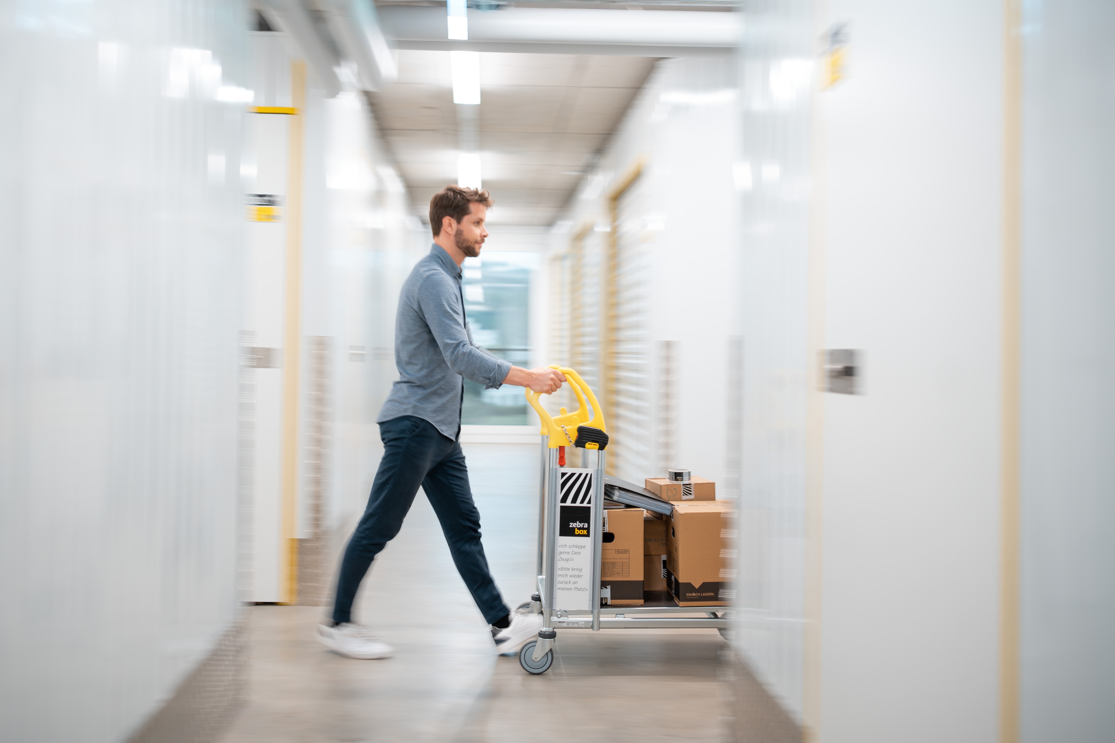 Almacenamiento de productos para minoristas online